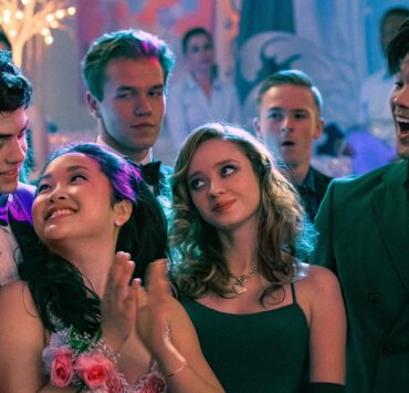 Para Todos os Garotos brincava nos bastidores