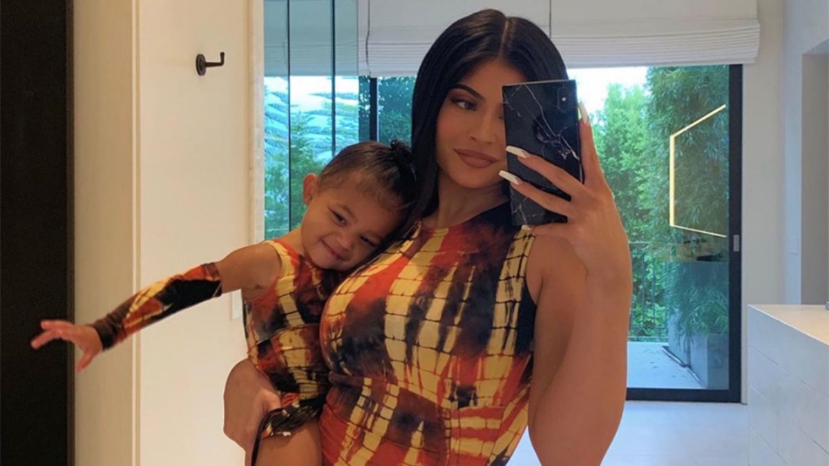 Kylie Jenner se abre sobre a maternidade: "Tem sido desafiador"
