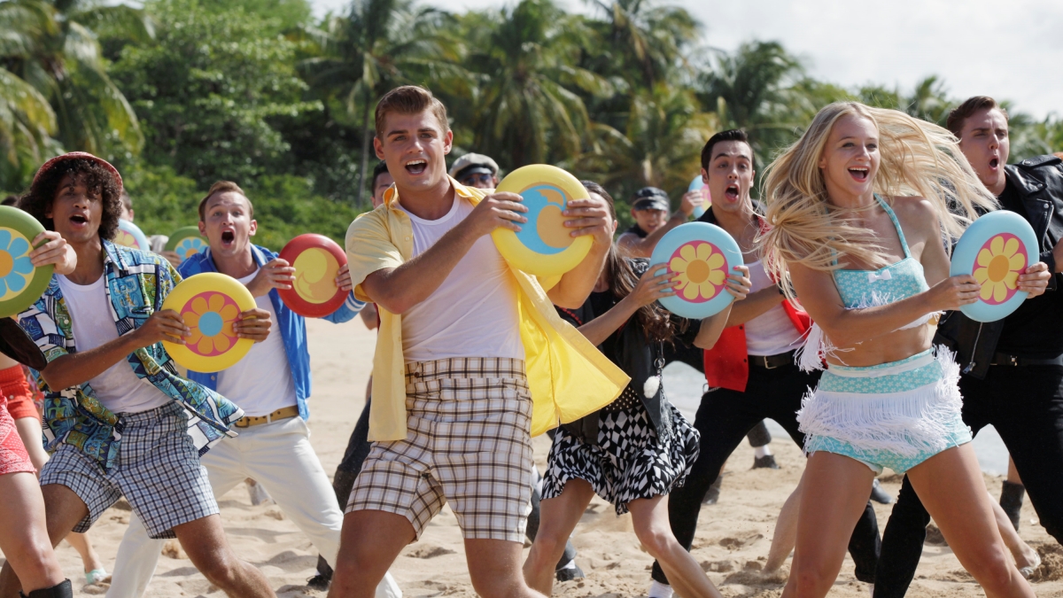 Jordan Fisher surpreende fãs com vídeo raro dos bastidores de 'Teen Beach Movie'