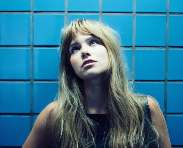 Clarissa anuncia "TANTAS FORMAS DE DIZER ADEUS" e celebra o pop/rock do futuro em show de lançamento em SP