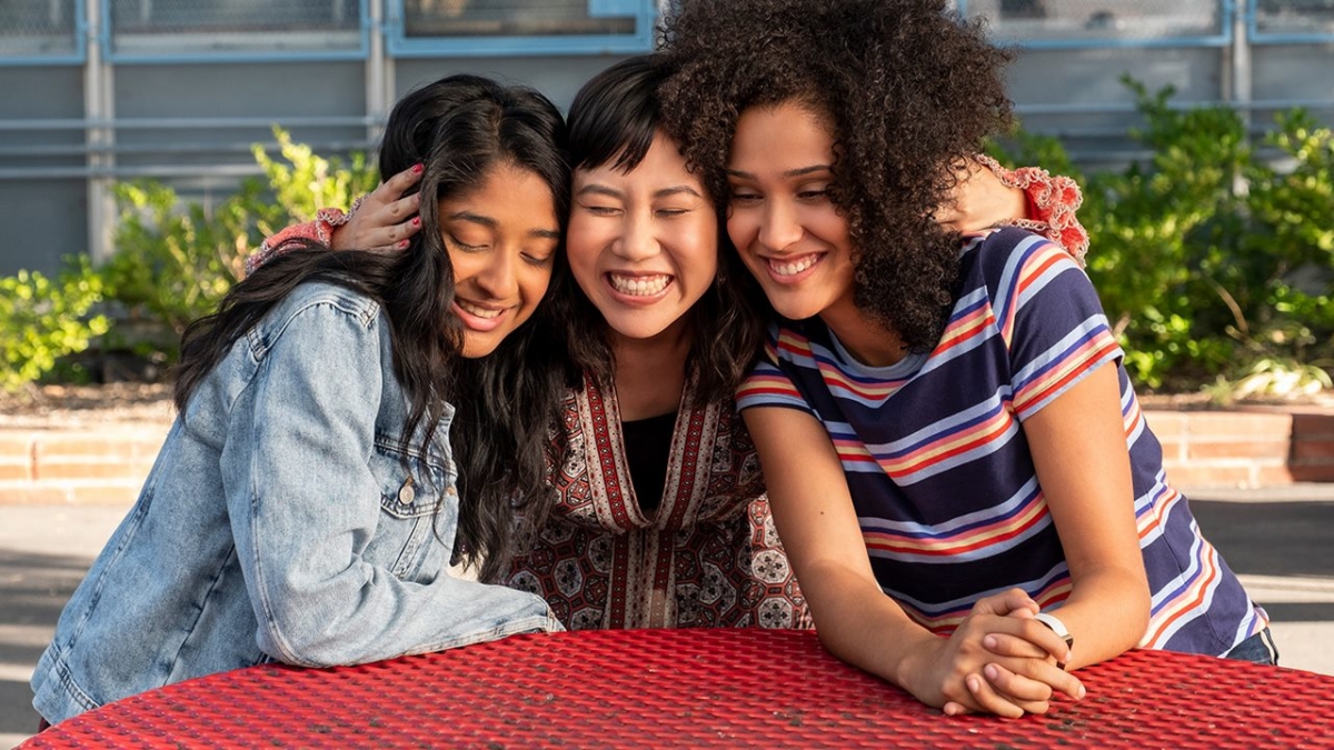 Você vai ficar chocado com a idade dos atores da série 'Eu Nunca...' da Netflix