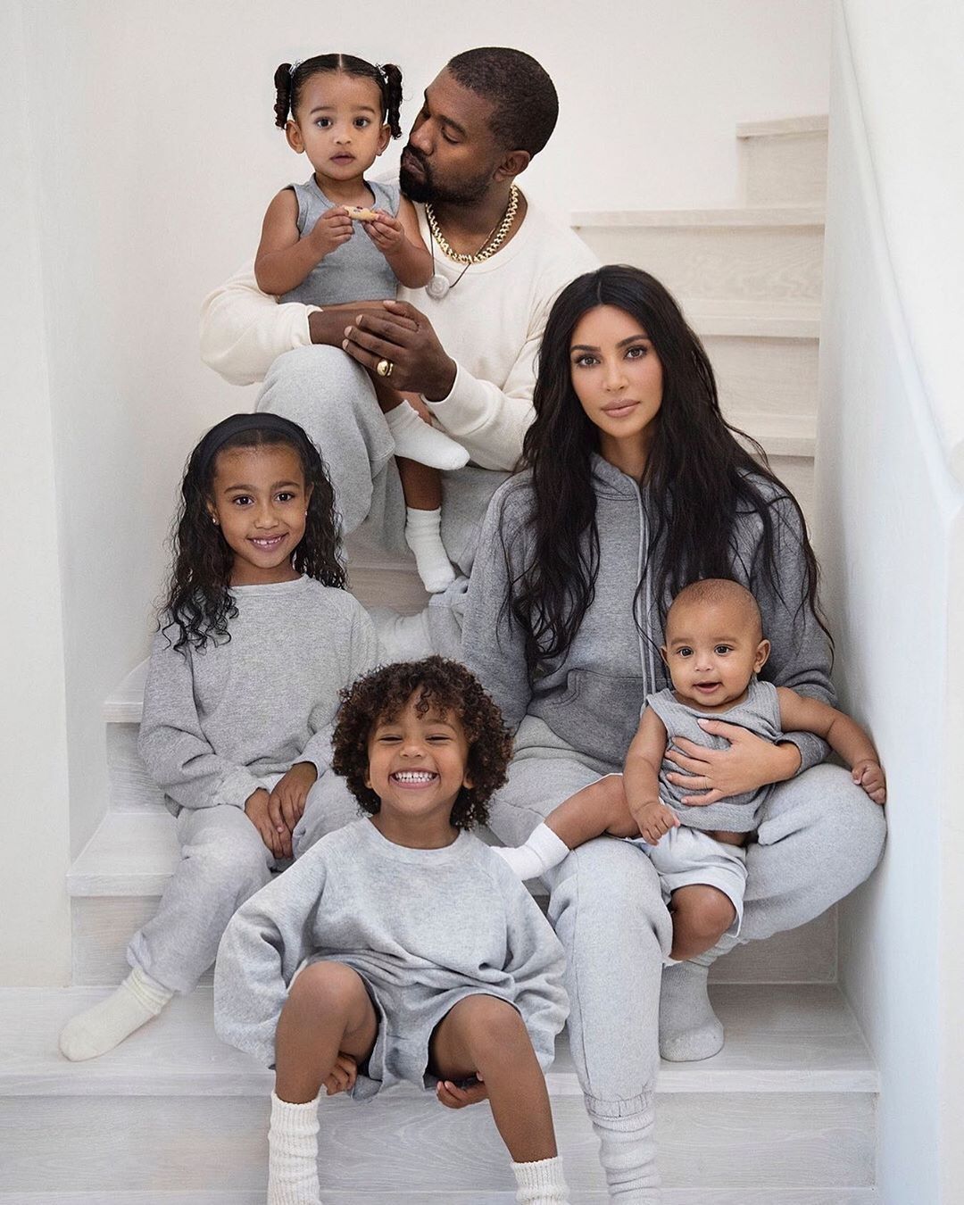 Kim Kardashian tem medo de que seus filhos assistam 'Keeping Up With The Kardashians'. Entenda!
