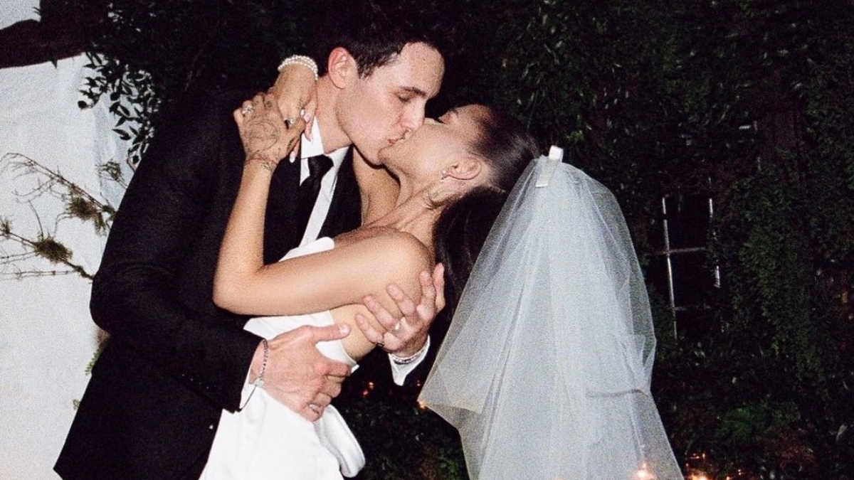 Você nem imagina o presente super diferentão que Ariana Grande recebeu em seu casamento