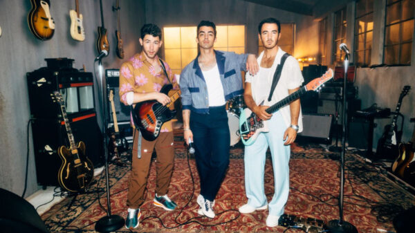 Jonas Brothers liberam novo video clipe da single Who´s In Your Head"