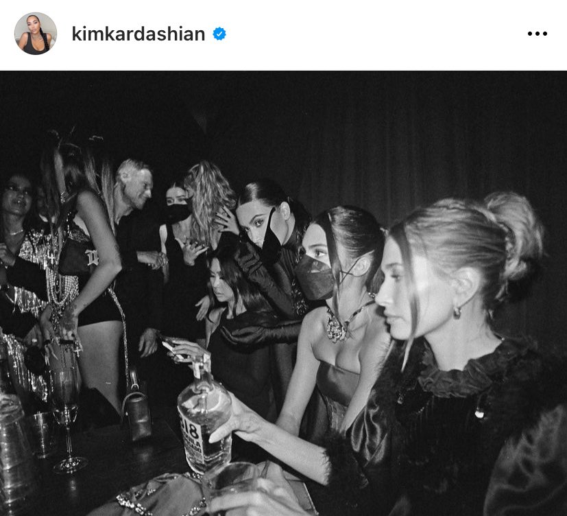 Anitta aparece na foto com Kim Kardashian