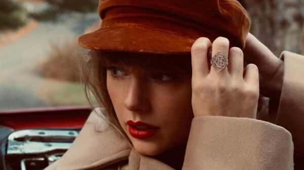 Taylor Swift revela novidade sobre nova versão do álbum 'Red' e deixa fãs surtando