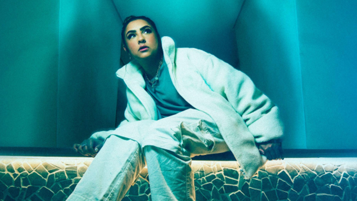 Bibi Tatto quer deixar os jogos de interesse de lado em sua nova música 'Várias Opções'