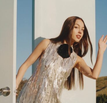 Olivia Rodrigo é a artista mais jovem a receber prêmio após atingir 1 bilhão de streams no Reino Unido