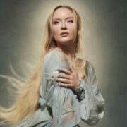 Zara Larsson lança seu novo álbum, Venus