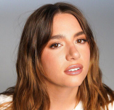 Kenzie fala sobre trabalhar com a irmã Maddie Ziegler, término de relacionamento e possível data de lançamento do novo álbum (EXCLUSIVO)